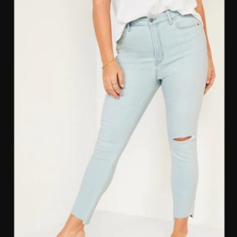 Old Navy Extra High-Waisted Rockstar 360 Stretch Super Skinny Ripped Cut New - Picture 1 of 4